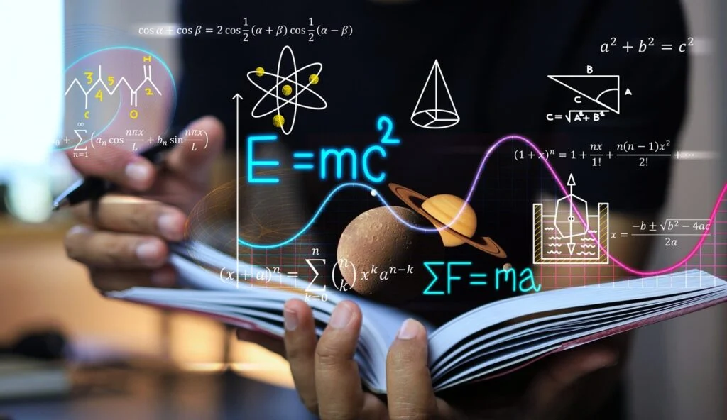 Astrofísico e um livro de astrofísica aberto, com páginas repletas de equações matemáticas e gráficos astronômicos. De dentro do livro, emergem hologramas de planetas, estrelas e cálculos científicos, simbolizando o conhecimento cósmico e a conexão entre a teoria e a exploração do universo