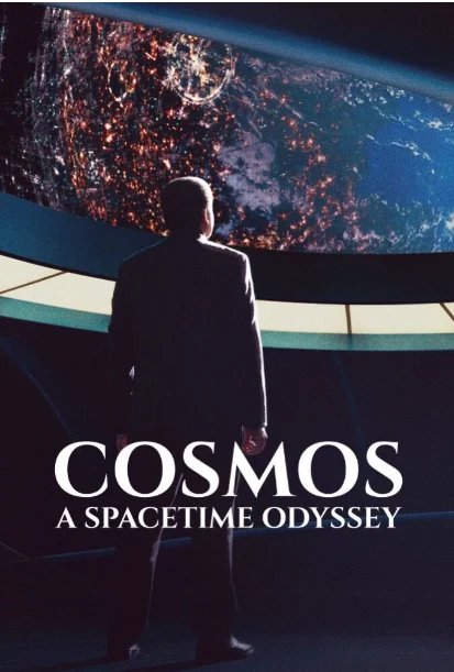 Pôster do documentário Cosmos: Uma Odisseia no Espaço-Tempo, com uma visão impressionante do universo e de galáxias distantes. No centro, o apresentador Neil deGrasse Tyson é destacado, enquanto o design visual explora a grandiosidade do cosmos e as complexidades da ciência e do espaço. A imagem reflete a jornada épica pelo universo, abordando desde as origens do espaço até os mistérios da física e do tempo.