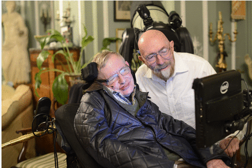 Kip Thorne e Stephen Hawking lado a lado, simbolizando dois gigantes da física teórica. Thorne, e com um sorriso discreto, veste uma camisa branca, enquanto Hawking, sentado em sua cadeira de rodas, observa atentamente o ambiente ao seu redor. Juntos, eles revolucionaram nosso entendimento sobre buracos negros e o universo.