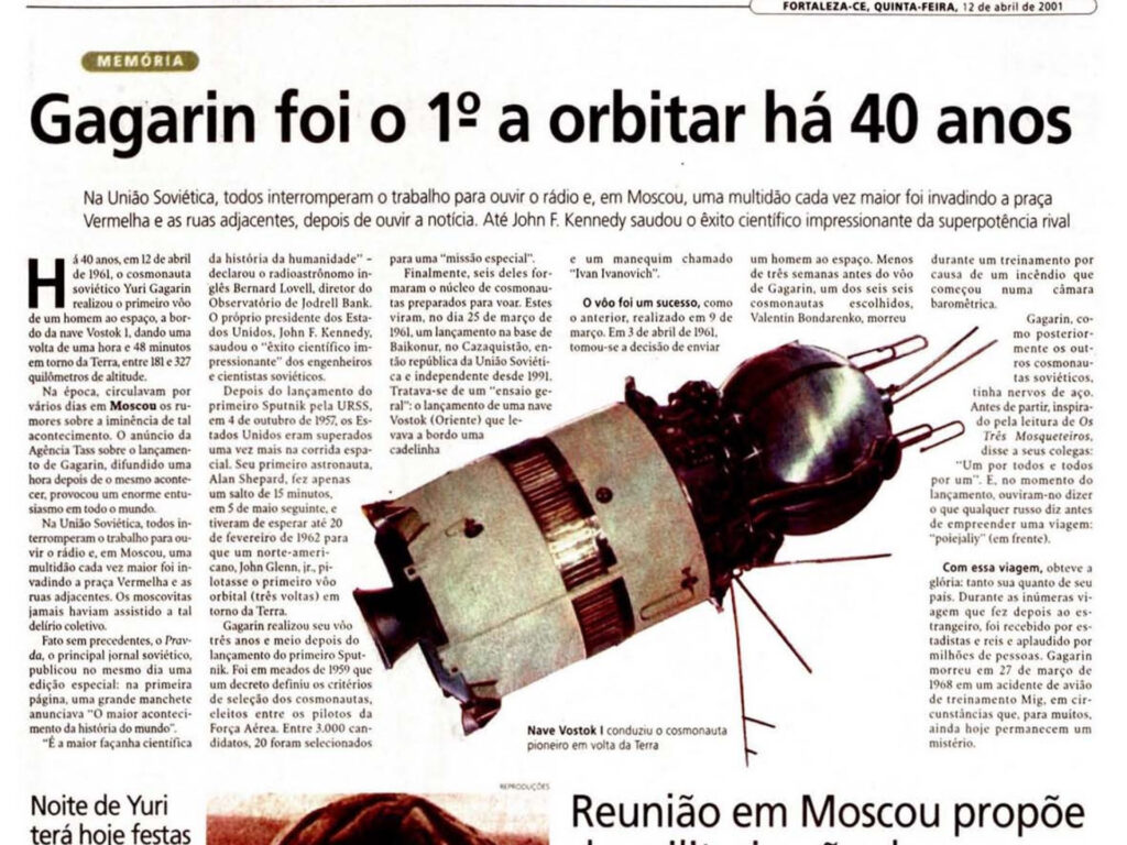 Capa de um jornal brasileiro da época destacando o feito de Yuri Gagarin. O título em letras grandes anuncia o primeiro voo tripulado ao espaço, enquanto a matéria detalha o impacto histórico da missão Vostok 1. No centro da página, uma foto da cúpula espacial simboliza a conquista da União Soviética e o avanço da exploração espacial.