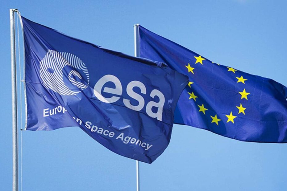 Bandeira da Agência Espacial Europeia (ESA) ao lado da bandeira da União Europeia, simbolizando a cooperação espacial europeia.