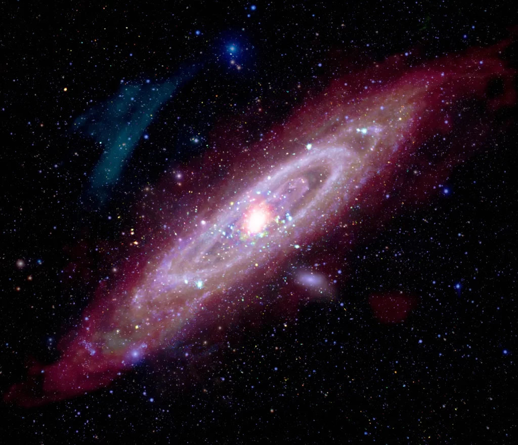 Astrônomos estudam Andrômeda (Messier 31, ou M31) para compreender a estrutura e a evolução da nossa própria galáxia espiral, a Via Láctea. Esta nova imagem composta reúne dados multiespectrais de M31, incluindo: raios-X captados pelos telescópios Chandra e XMM-Newton, luz ultravioleta do satélite GALEX, dados ópticos obtidos por astrofotógrafos com telescópios terrestres, infravermelho dos observatórios Spitzer, IRAS, COBE, Planck e Herschel, além de registros em rádio do Westerbork Synthesis Radio Telescope.
Cada tipo de luz revela novas informações sobre essa galáxia tão próxima e intimamente relacionada à Via Láctea.