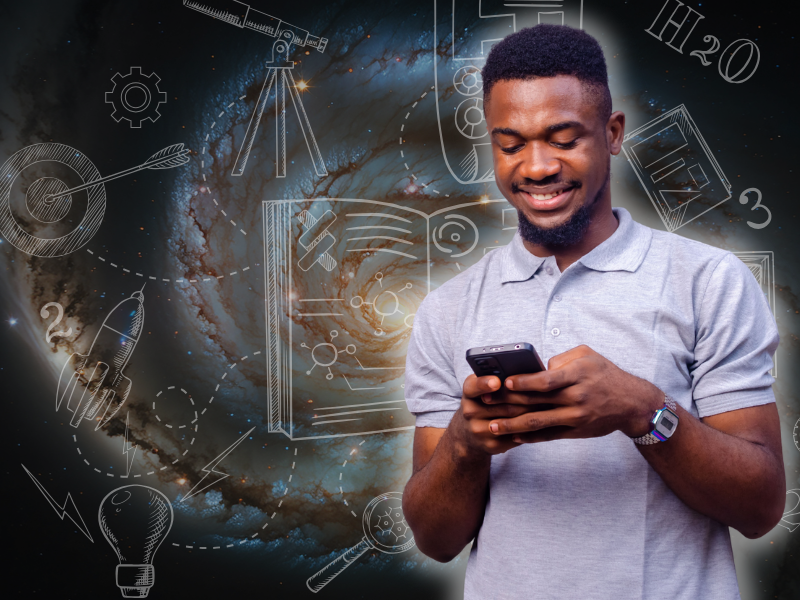 Jovem segurando um celular com uma galáxia brilhante ao fundo, cercado por ícones de ciência e tecnologia, simbolizando a participação do público na Ciência Cidadã
