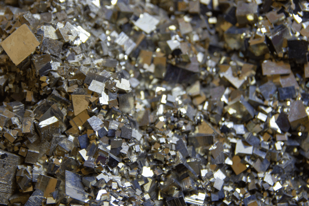 As terras raras são minerais essenciais na fabricação de chips e componentes eletrônicos, usados em tudo, desde computadores até telescópios modernos. Sem esses elementos, seria impossível construir instrumentos precisos para explorar o universo e observar estrelas, planetas e galáxias com alta tecnologia.