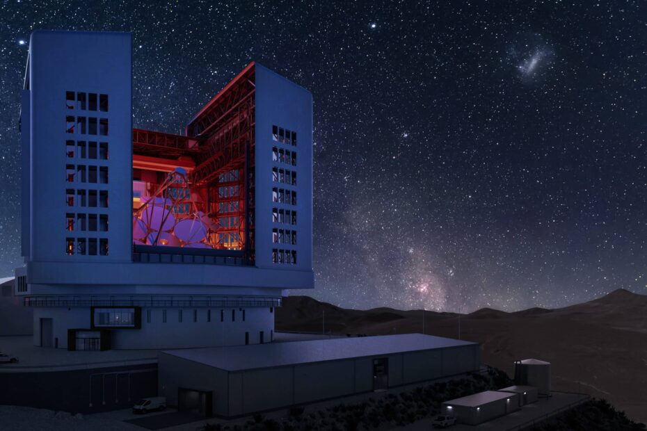 Renderização noturna do exterior do telescópio com os edifícios de apoio em primeiro plano. Crédito: Telescópio Gigante Magalhães – GMTO Corporation.
