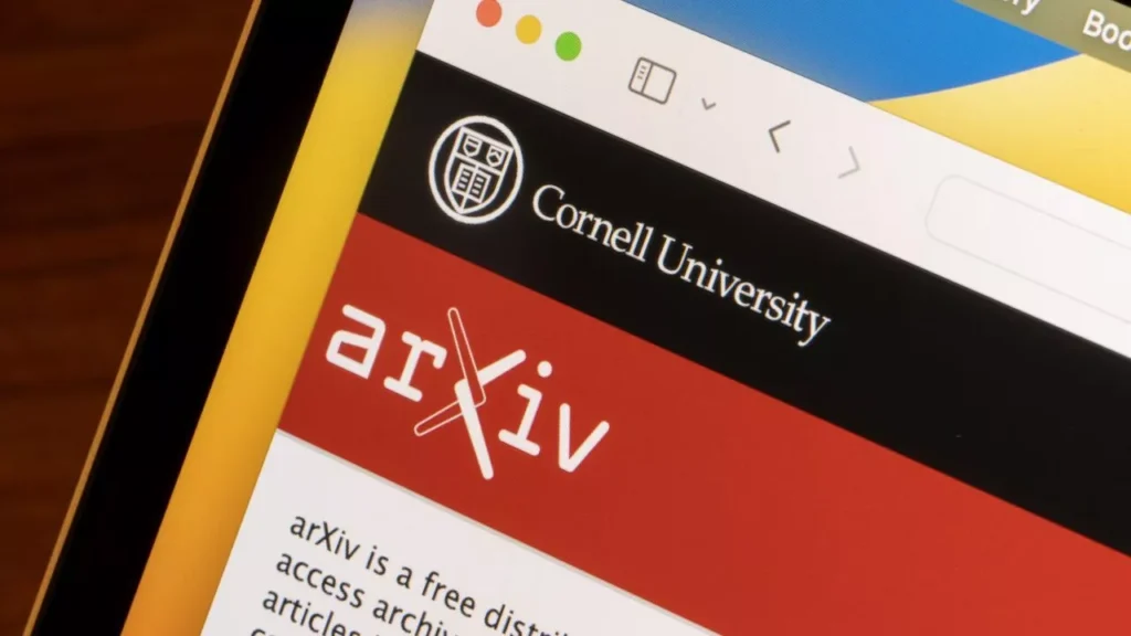 Tela de computador exibindo o site do arXiv, plataforma online de pré-publicações científicas utilizada por pesquisadores para compartilhar estudos antes da revisão por pares.