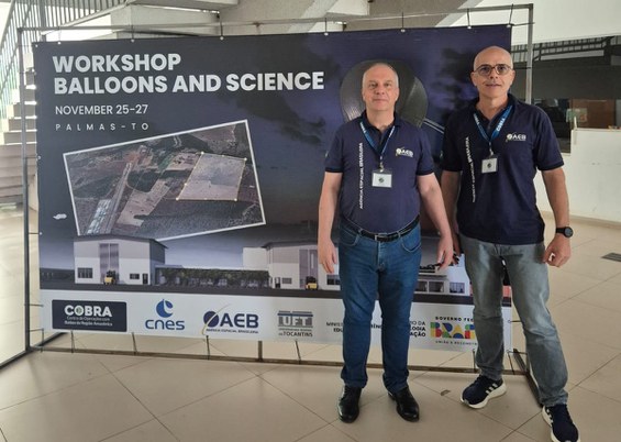 O presidente da AEB, Marco Antonio Chamon, e o diretor Rodrigo Leonardi participam do Balloon and Science Workshop ao lado de pesquisadores, durante atividades da cooperação Brasil–França sobre balões estratosféricos.