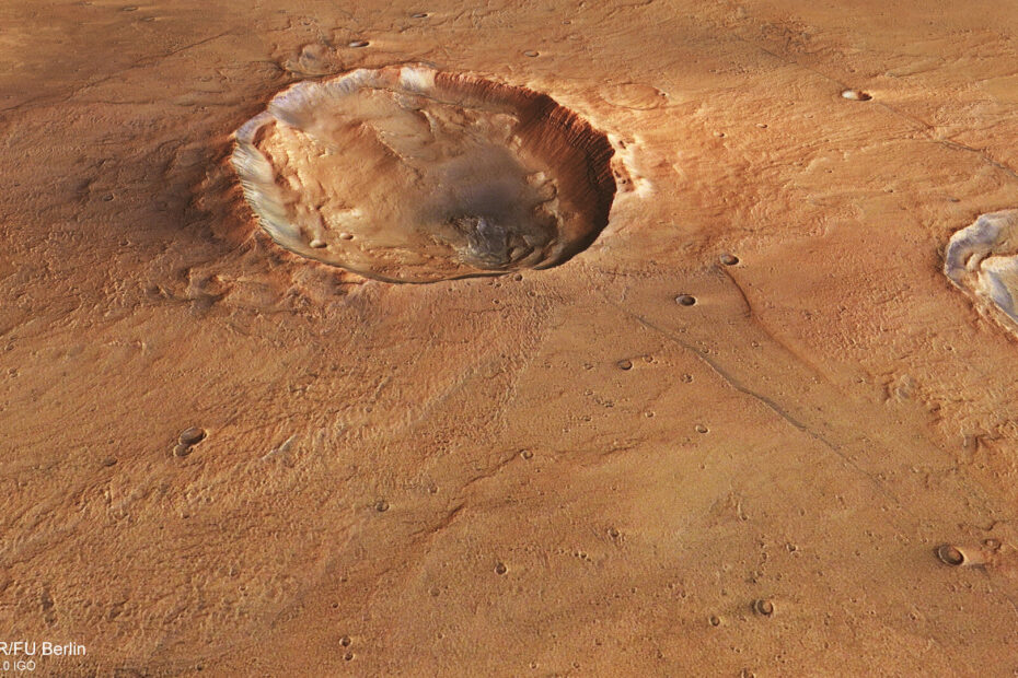 Visualização em perspectiva da região Idaeus Fossae em Marte, gerada a partir de dados topográficos e imagens da câmera HRSC da Mars Express. A cena mostra uma cratera de impacto em formato de borboleta cercada por planícies avermelhadas, afloramentos rochosos íngremes e camadas de minerais vulcânicos escuros.