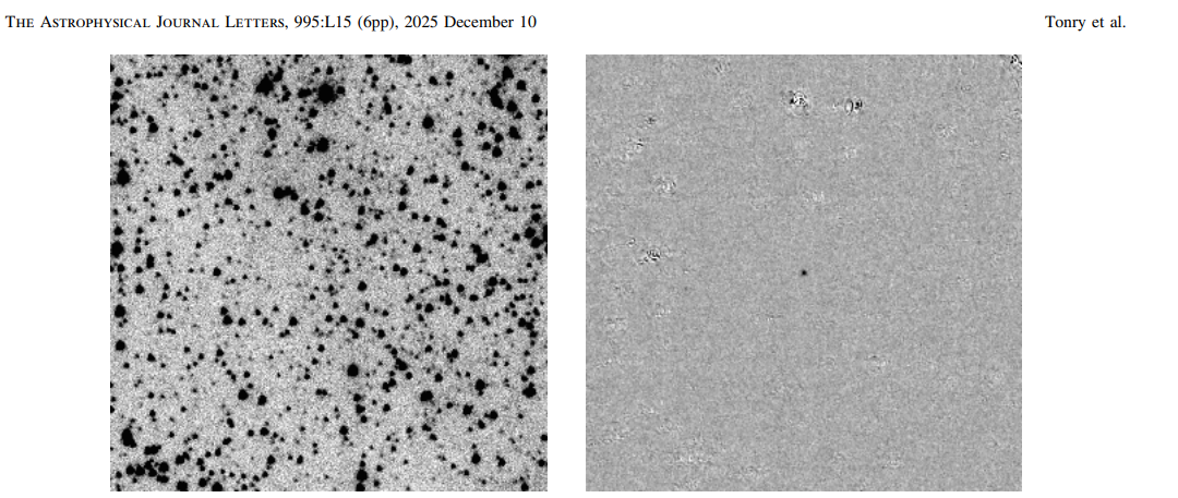 magem de descoberta do cometa interestelar 3I/ATLAS no filtro o (laranja). À esquerda, o cometa aparece no centro da imagem com orientação norte para cima e leste à esquerda, em resolução nativa. À direita, quatro imagens de diferença empilhadas mostram o objeto com pixels rebinados de 2″, destacando sua superfície brilhante acima de 21 AB/arcsec².