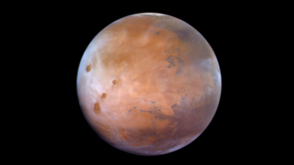 magem da atmosfera de Marte mostrando a forma&ccedil;&atilde;o e dissipa&ccedil;&atilde;o de nuvens de gelo ao longo de um dia marciano, ajudando a compreender o clima do planeta vermelho.