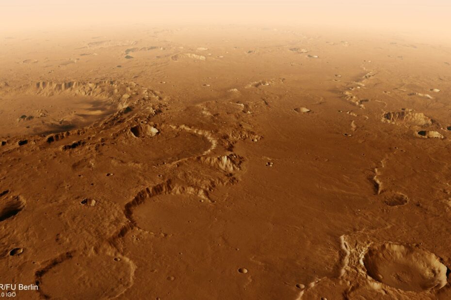 Vista aérea da aproximação à Cratera Flaugergues em Marte, capturada a partir do voo virtual da missão Mars Express da ESA, mostrando a Cratera Bakhuysen e penhascos marcianos sob névoa atmosférica.