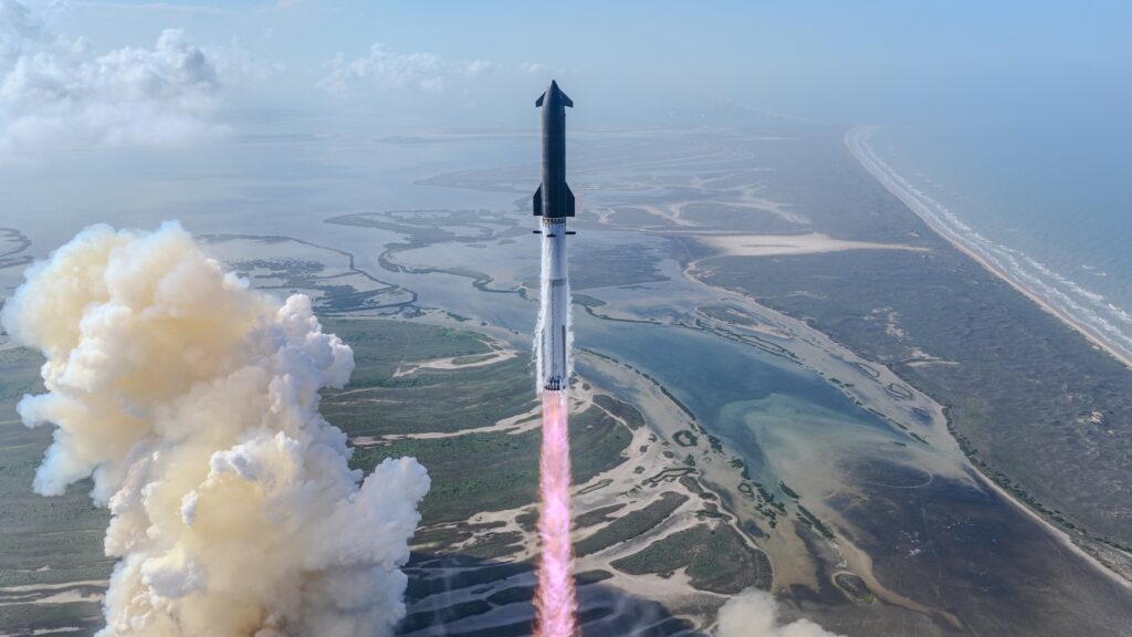 A Starship V3 decola pela primeira vez da base de lançamento da SpaceX, marcando um novo capítulo no desenvolvimento do maior foguete já construído pela humanidade durante o décimo segundo voo de teste. Créditos: SpaceX