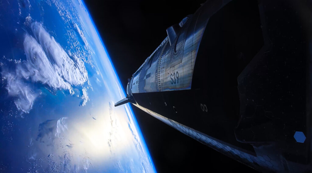 As novas vistas internas da Starship e do Super Heavy V3 revelam detalhes impressionantes do voo, graças às câmeras aprimoradas capazes de transmitir imagens em 4K em tempo real durante todas as fases da missão utilizando a rede Starlink. Créditos: SpaceX