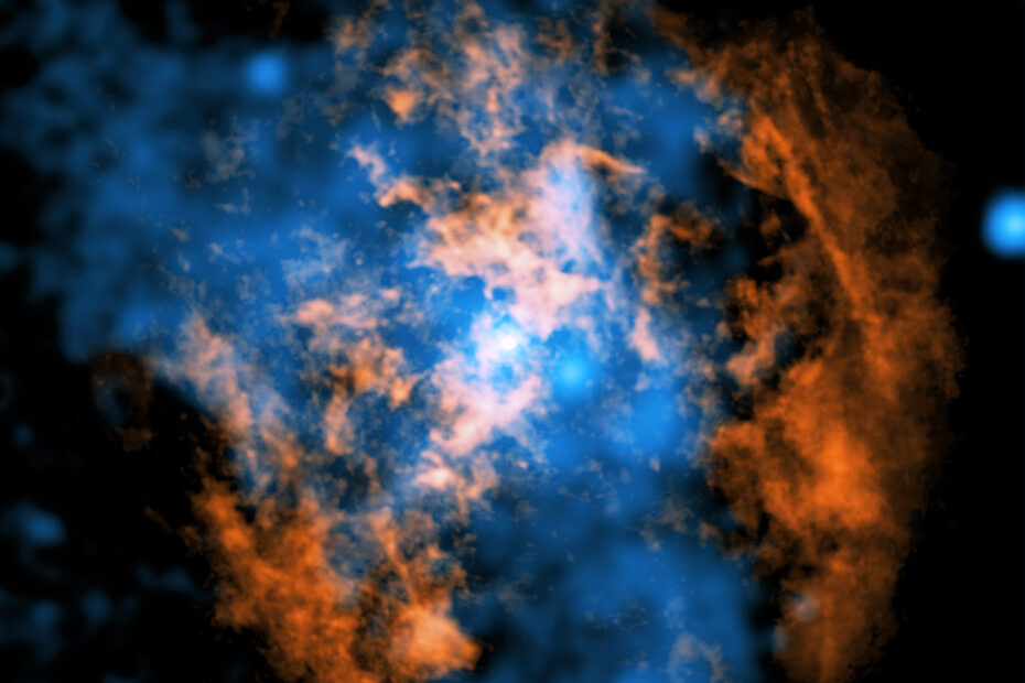 Imagem composta com dados do ALMA e do observatório Chandra mostra uma cavidade em forma de cone criada por um vento proveniente de Sagittarius A* (Sgr A*), o buraco negro supermassivo no centro da Via Láctea. As áreas laranja representam gás frio e as azuis mostram gás quente emitindo raios X.